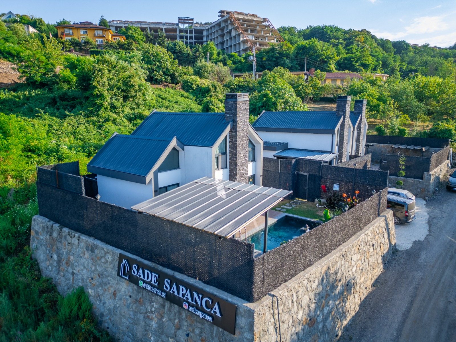 Sade Sapanca bungalovları, gündüz havadan görünüm